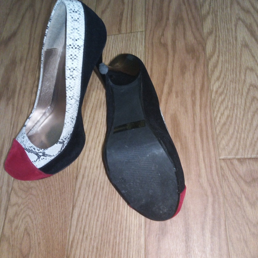 Heel - Picture 2 of 7